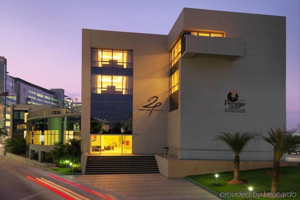 24 Tech Hotel Bangalore Bagian luar foto
