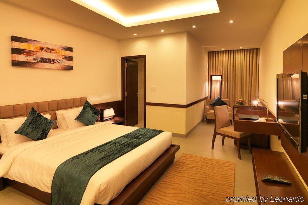 24 Tech Hotel Bangalore Bagian luar foto