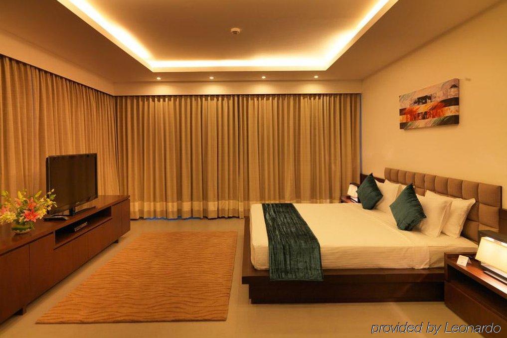 24 Tech Hotel Bangalore Bagian luar foto