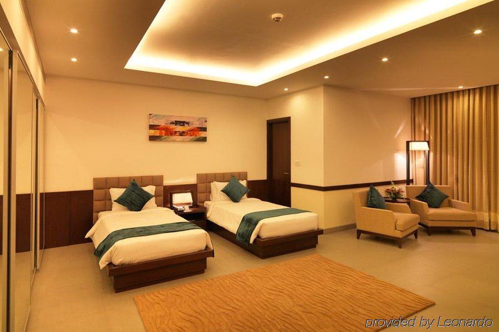 24 Tech Hotel Bangalore Bagian luar foto